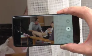 Người yêu của con trai gian díu với bố chồng bị gã cấp trên khu phố phát hiện