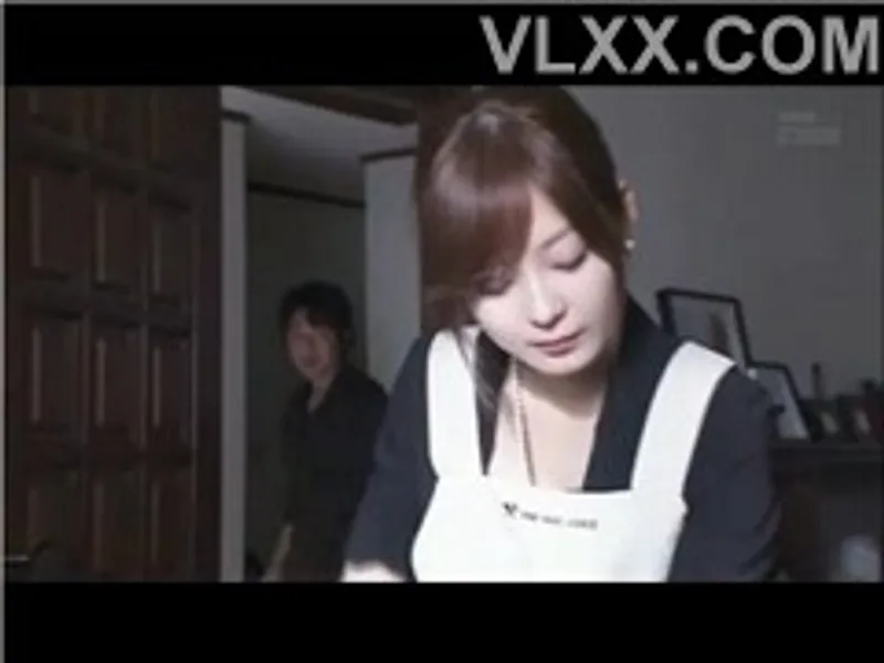 Chồng yêu đi làm ăn, cô vợ ở nhà bị chồng sắp cưới của chị gái cưỡng hiếp